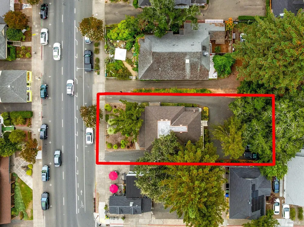 318 S Main Street Sebastopol, CA 95472