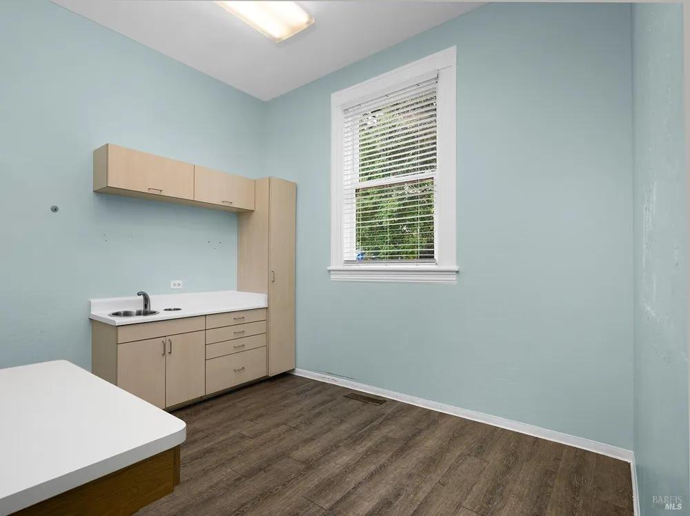 318 S Main Street Sebastopol, CA 95472