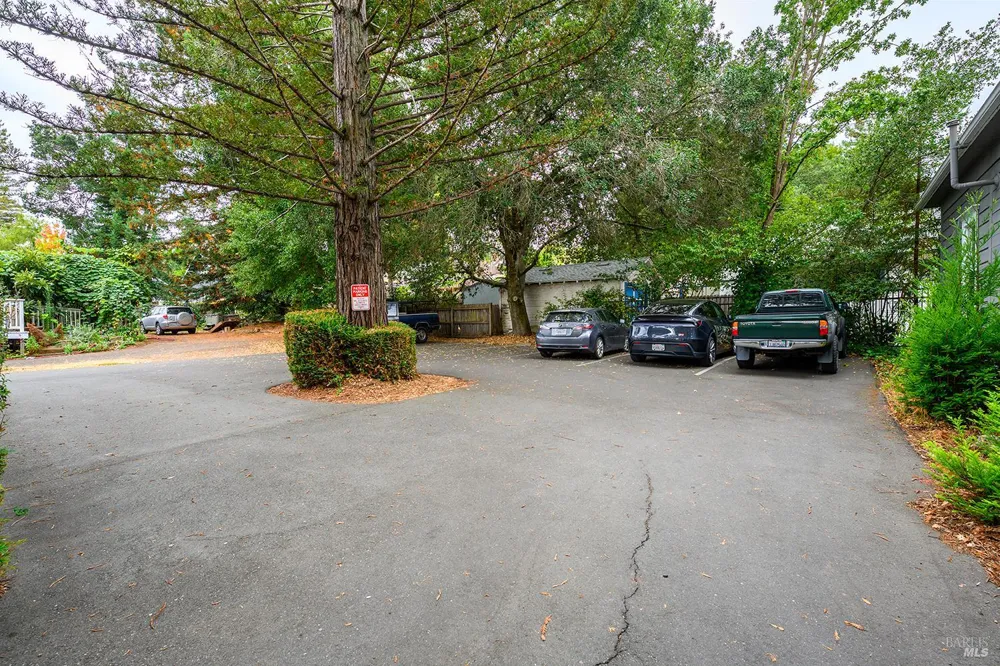 318 S Main Street Sebastopol, CA 95472