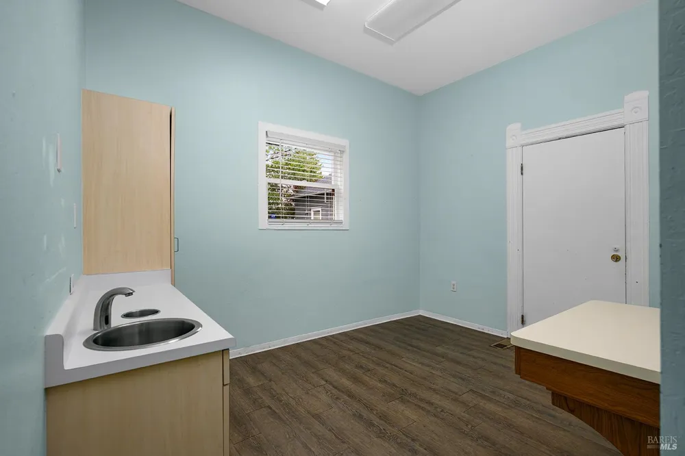 318 S Main Street Sebastopol, CA 95472