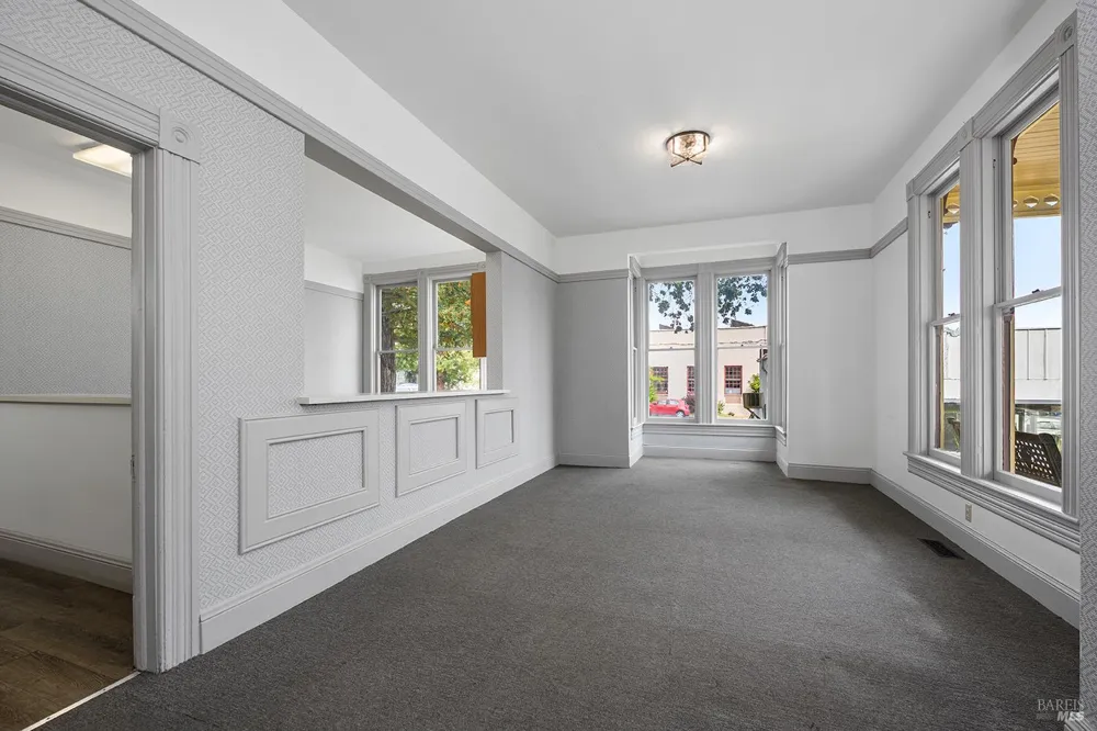 318 S Main Street Sebastopol, CA 95472