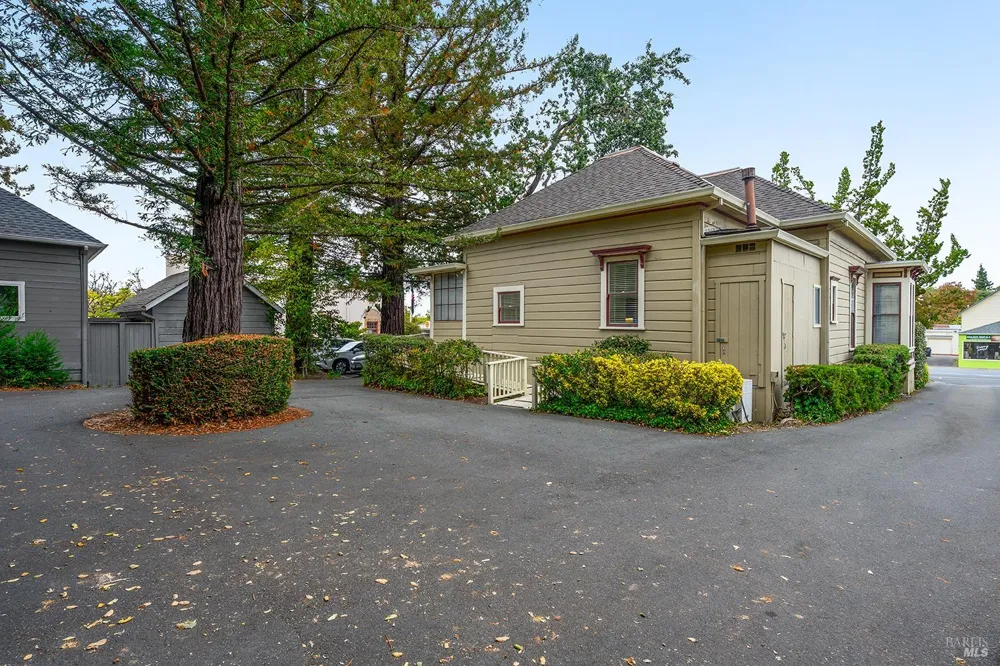 318 S Main Street Sebastopol, CA 95472