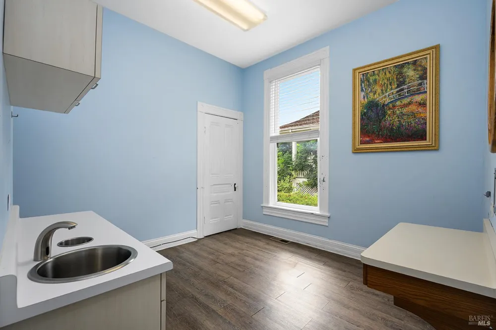 318 S Main Street Sebastopol, CA 95472