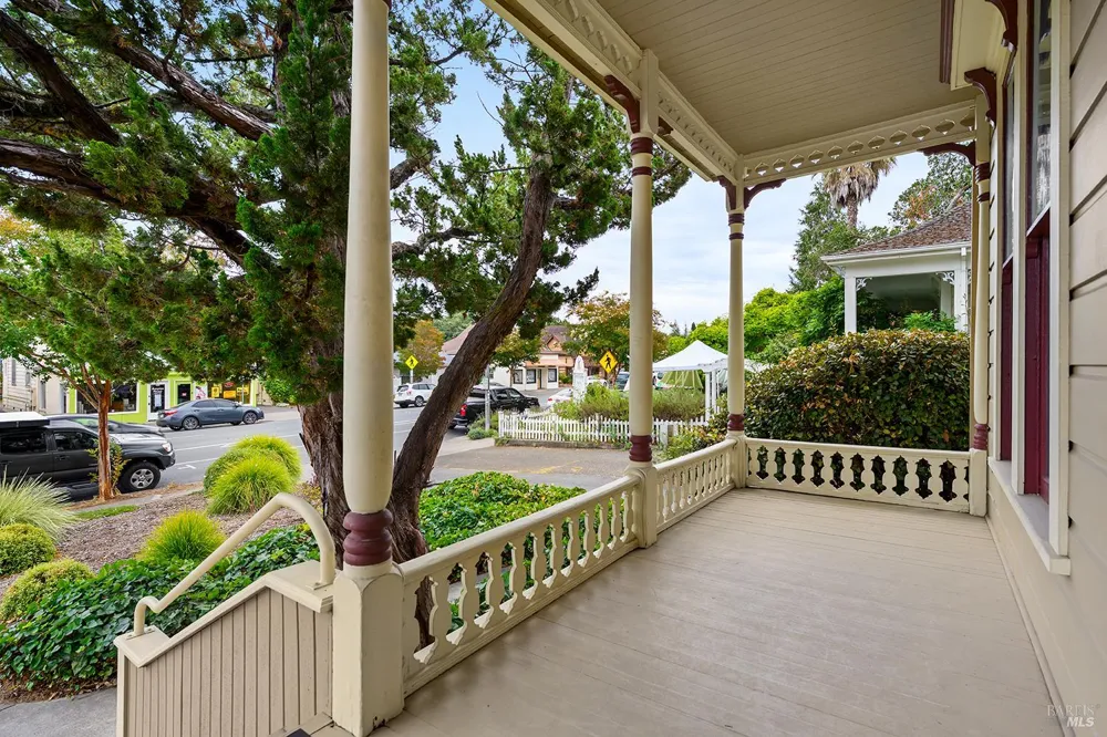318 S Main Street Sebastopol, CA 95472