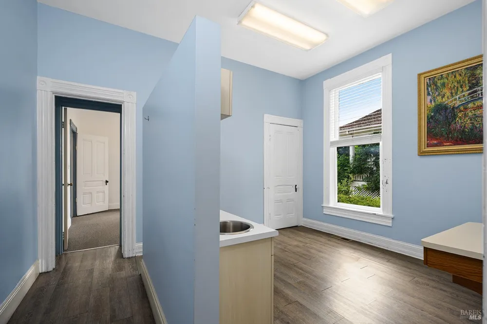 318 S Main Street Sebastopol, CA 95472