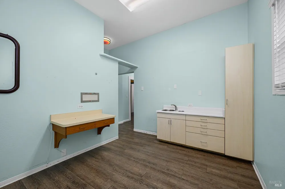 318 S Main Street Sebastopol, CA 95472