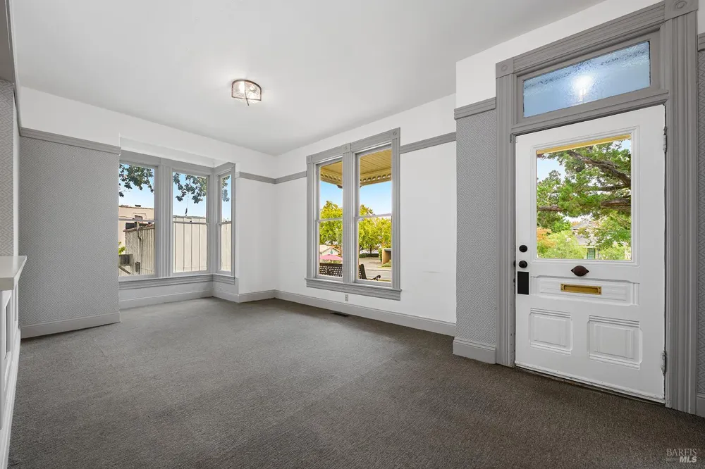 318 S Main Street Sebastopol, CA 95472