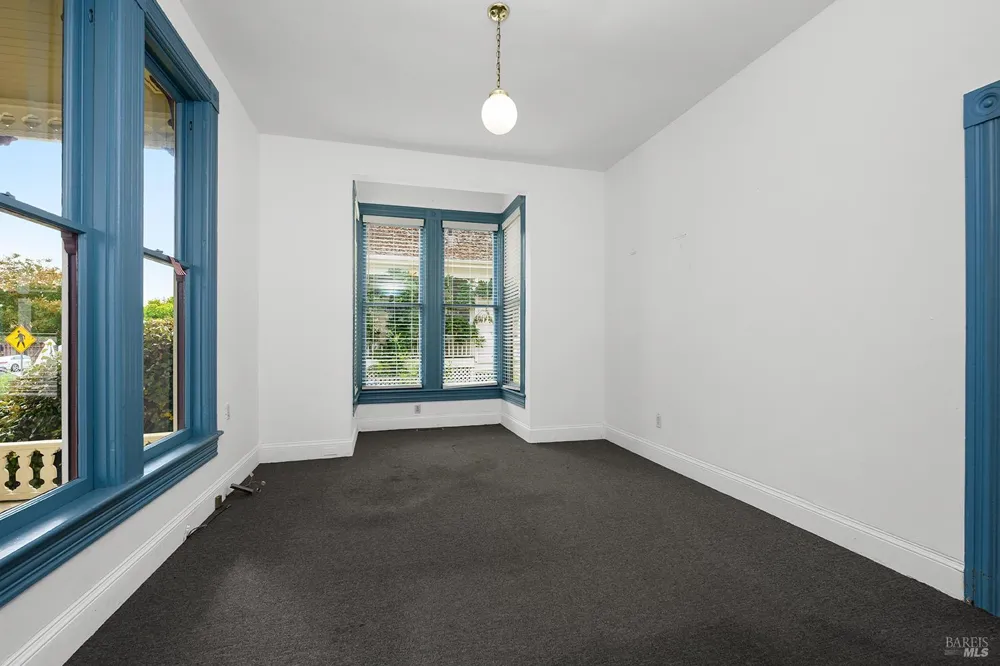 318 S Main Street Sebastopol, CA 95472