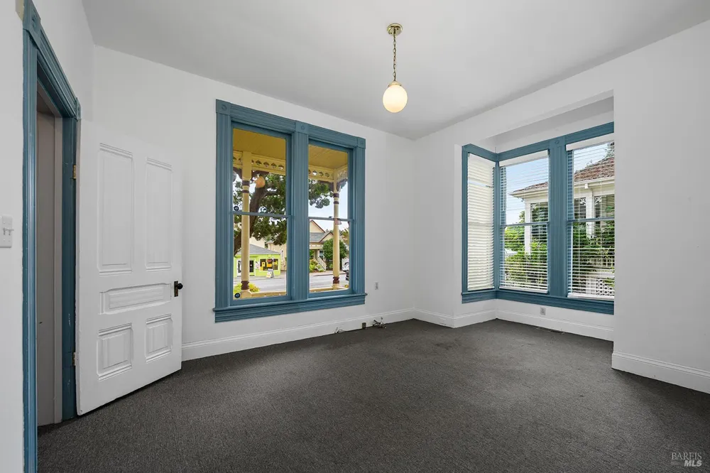 318 S Main Street Sebastopol, CA 95472