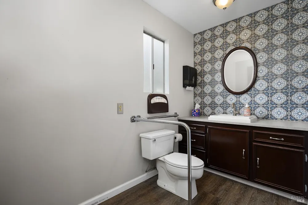 318 S Main Street Sebastopol, CA 95472