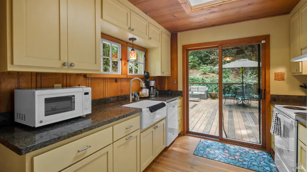 16775 Neeley Road Guerneville, CA 95446