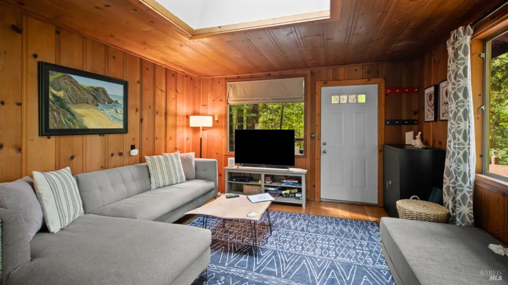 16775 Neeley Road Guerneville, CA 95446