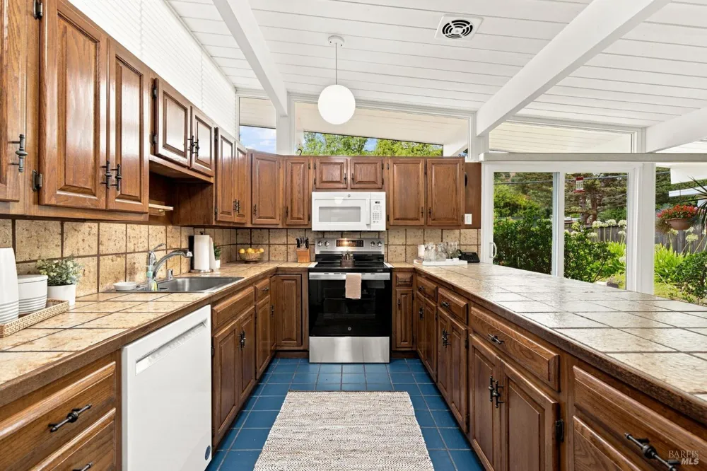 913 Appleberry Drive San Rafael, CA 94903
