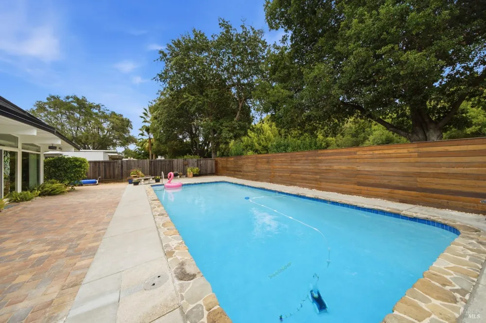 913 Appleberry Drive San Rafael, CA 94903