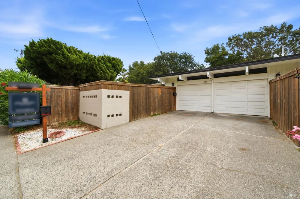 913 Appleberry Drive San Rafael, CA 94903