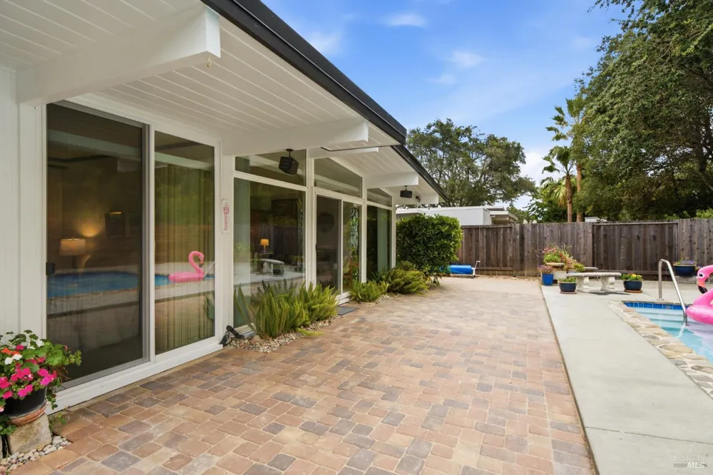 913 Appleberry Drive San Rafael, CA 94903