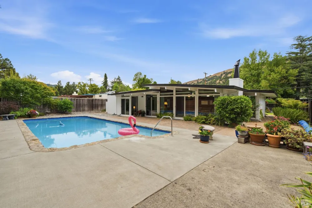 913 Appleberry Drive San Rafael, CA 94903