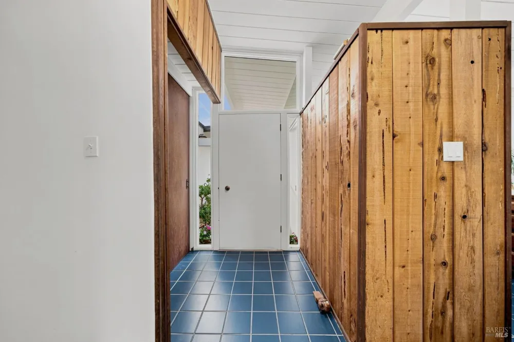 913 Appleberry Drive San Rafael, CA 94903