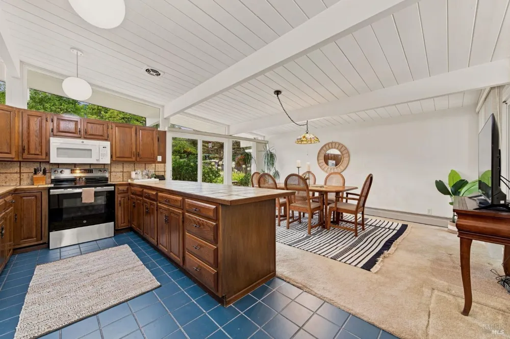 913 Appleberry Drive San Rafael, CA 94903