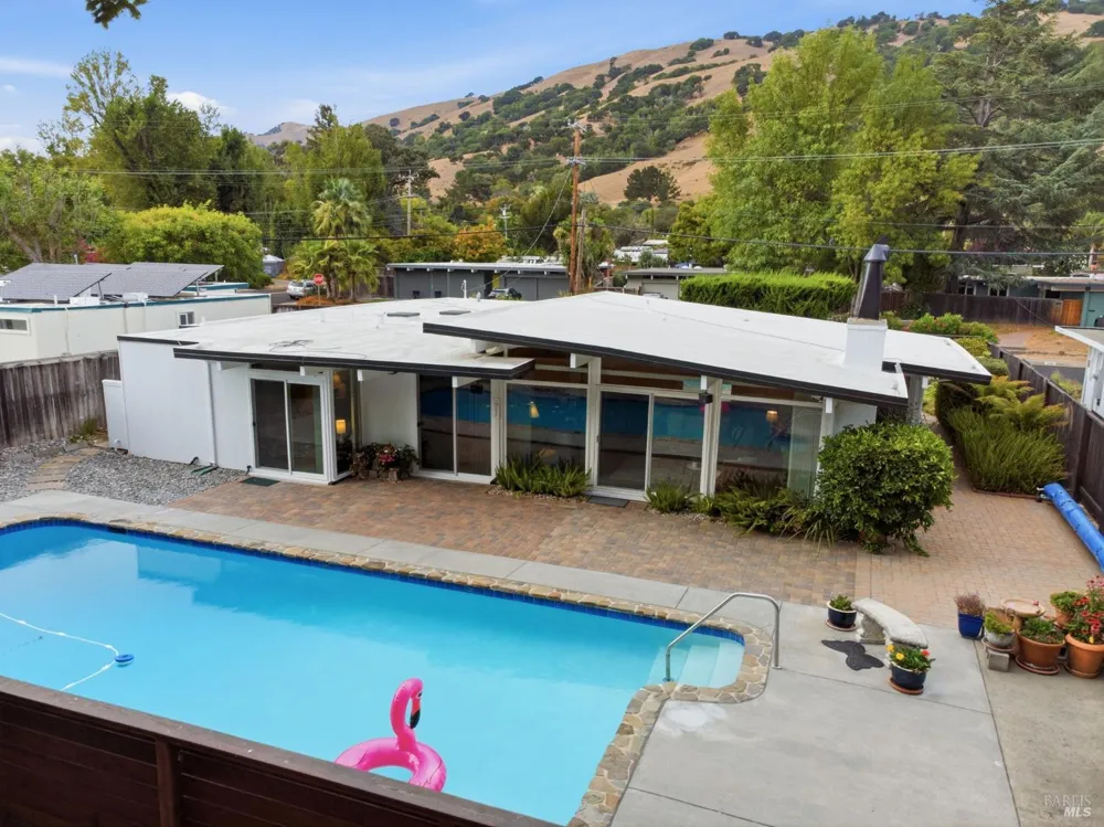 913 Appleberry Drive San Rafael, CA 94903