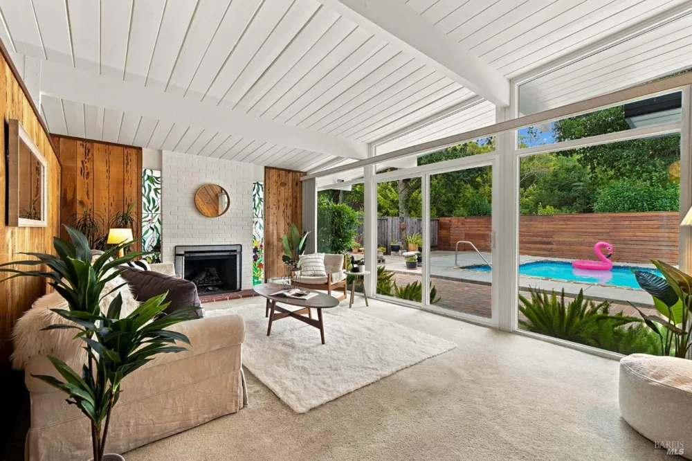 913 Appleberry Drive San Rafael, CA 94903