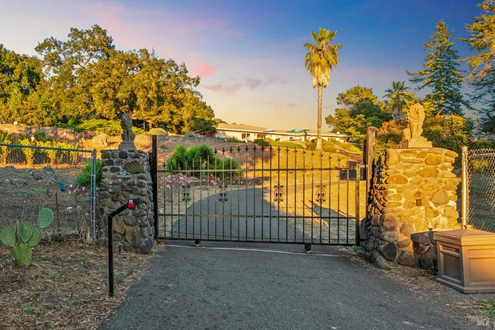 4322 Oakridge Lane Penngrove, CA 94951