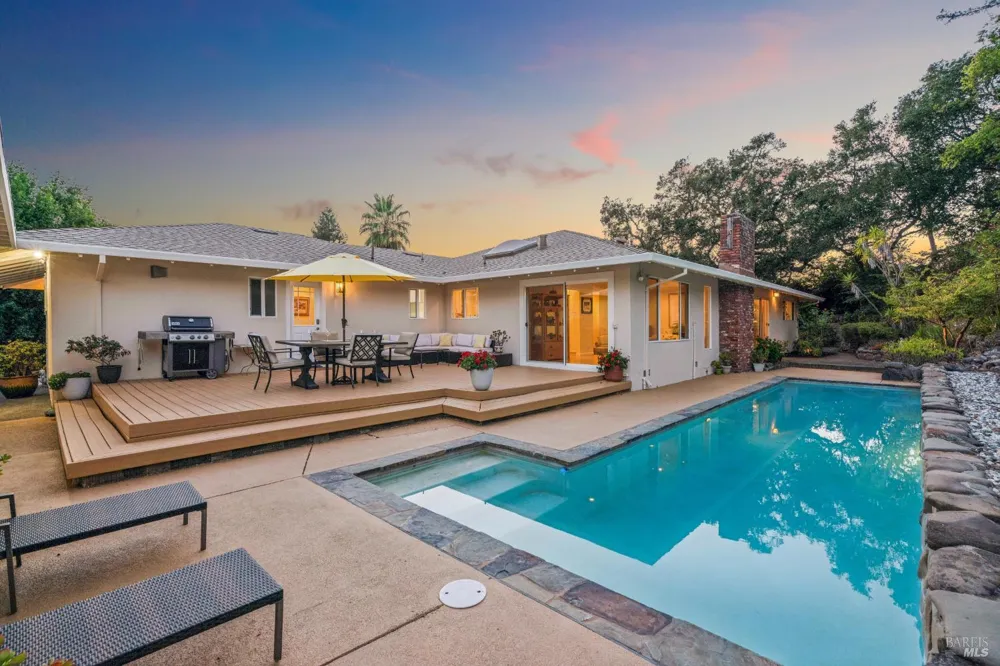 4322 Oakridge Lane Penngrove, CA 94951