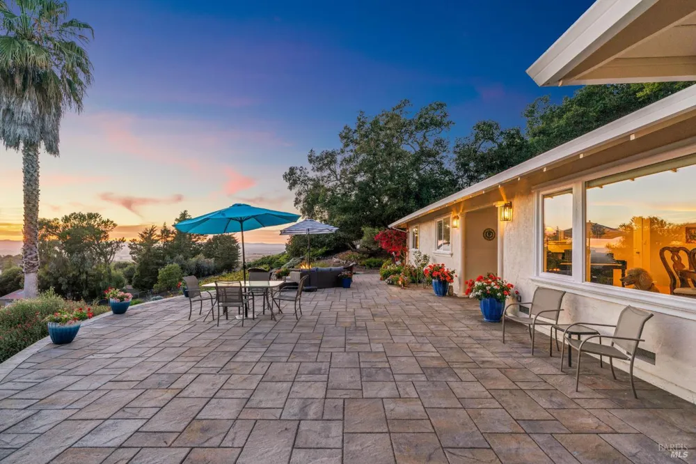 4322 Oakridge Lane Penngrove, CA 94951