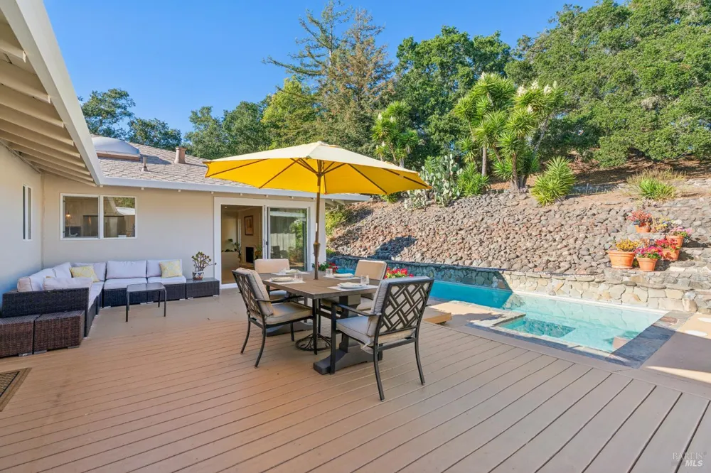 4322 Oakridge Lane Penngrove, CA 94951