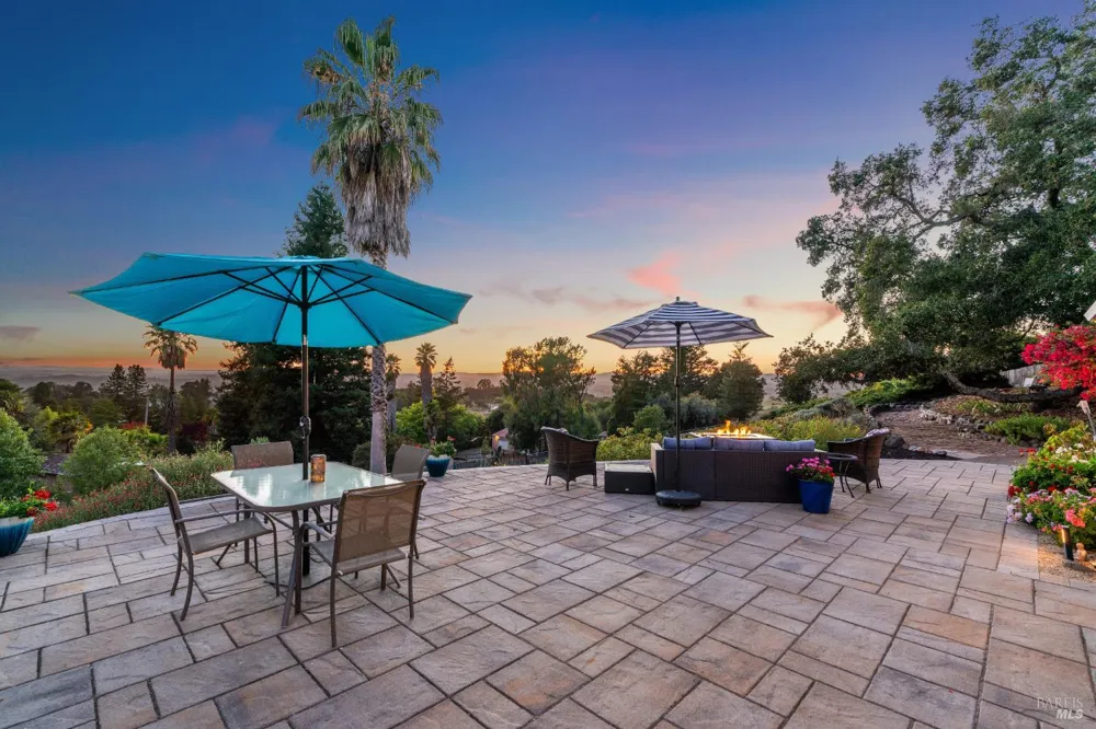4322 Oakridge Lane Penngrove, CA 94951