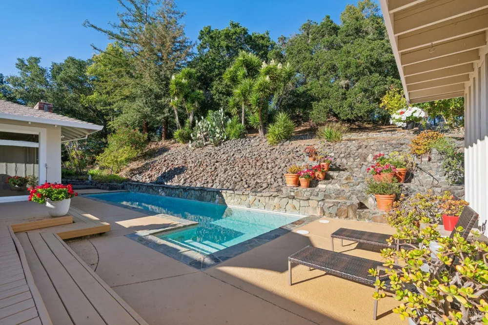 4322 Oakridge Lane Penngrove, CA 94951