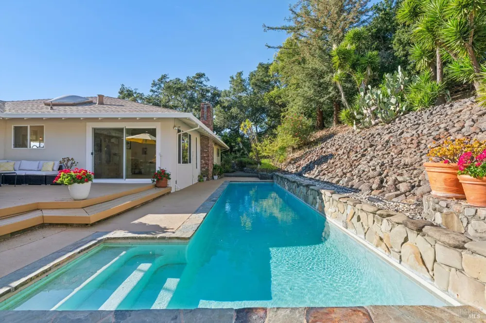 4322 Oakridge Lane Penngrove, CA 94951