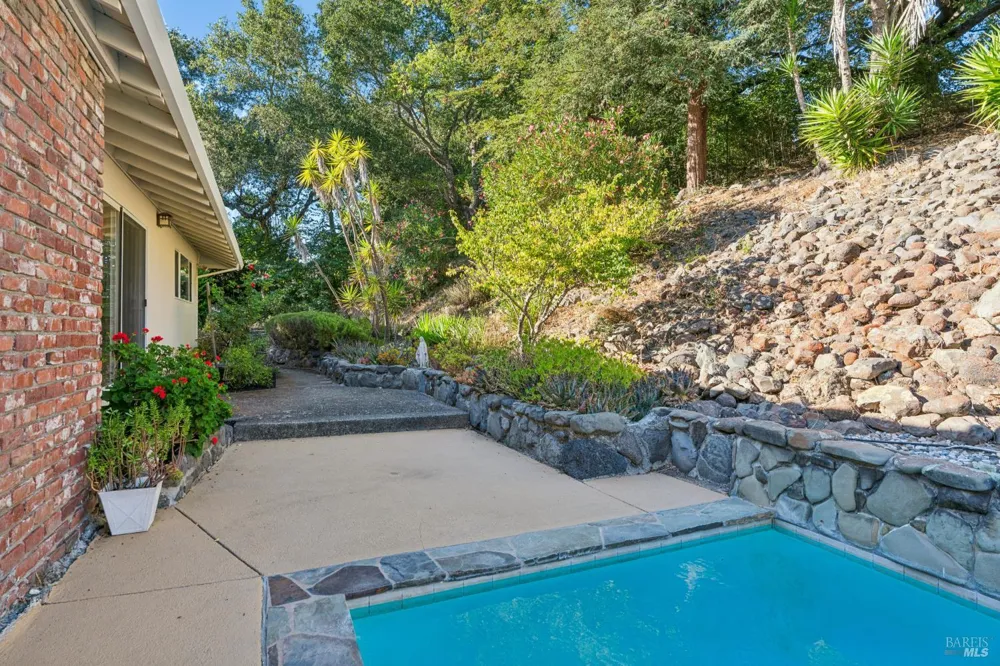 4322 Oakridge Lane Penngrove, CA 94951