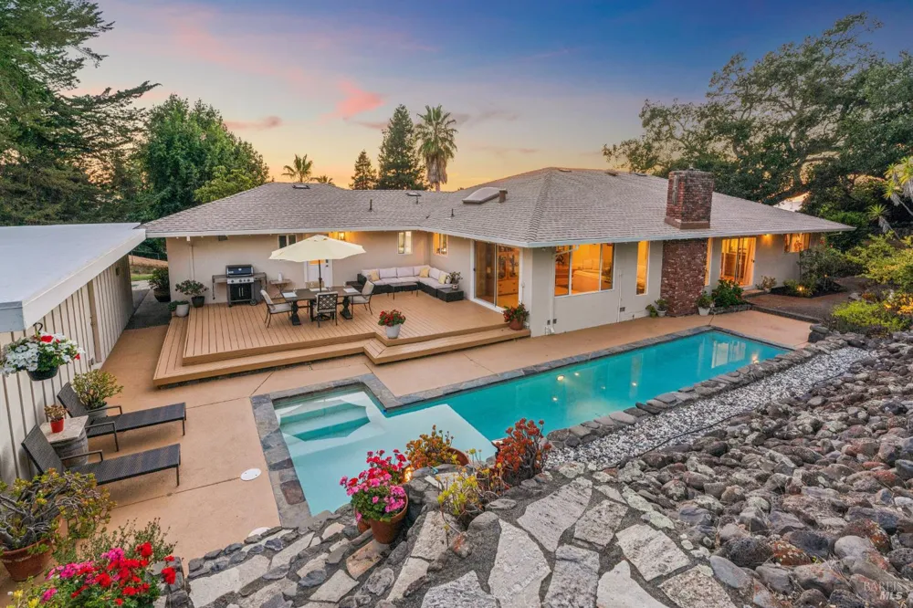 4322 Oakridge Lane Penngrove, CA 94951