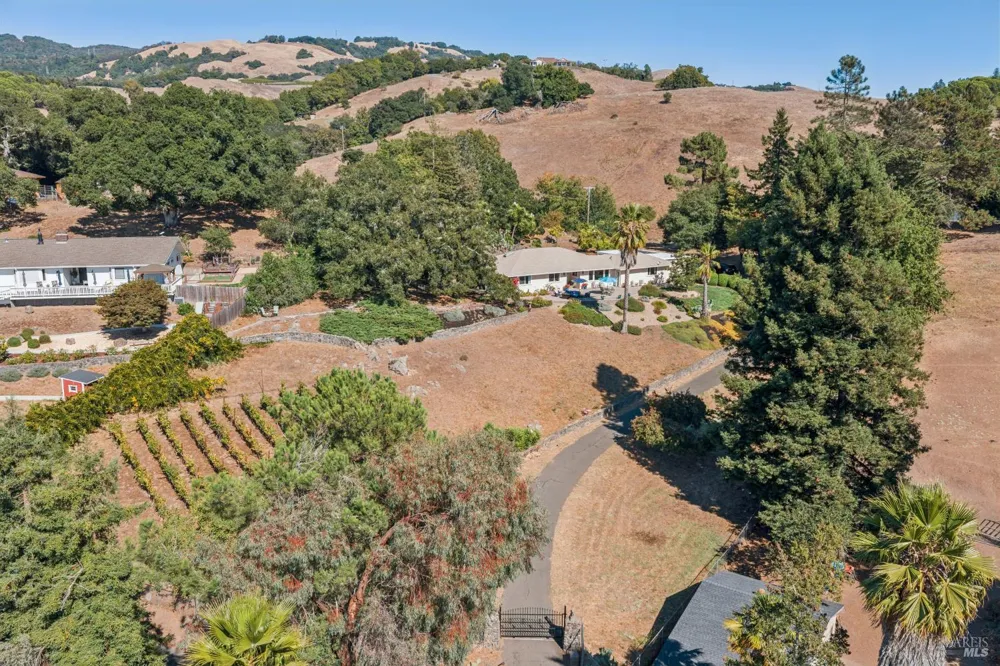 4322 Oakridge Lane Penngrove, CA 94951