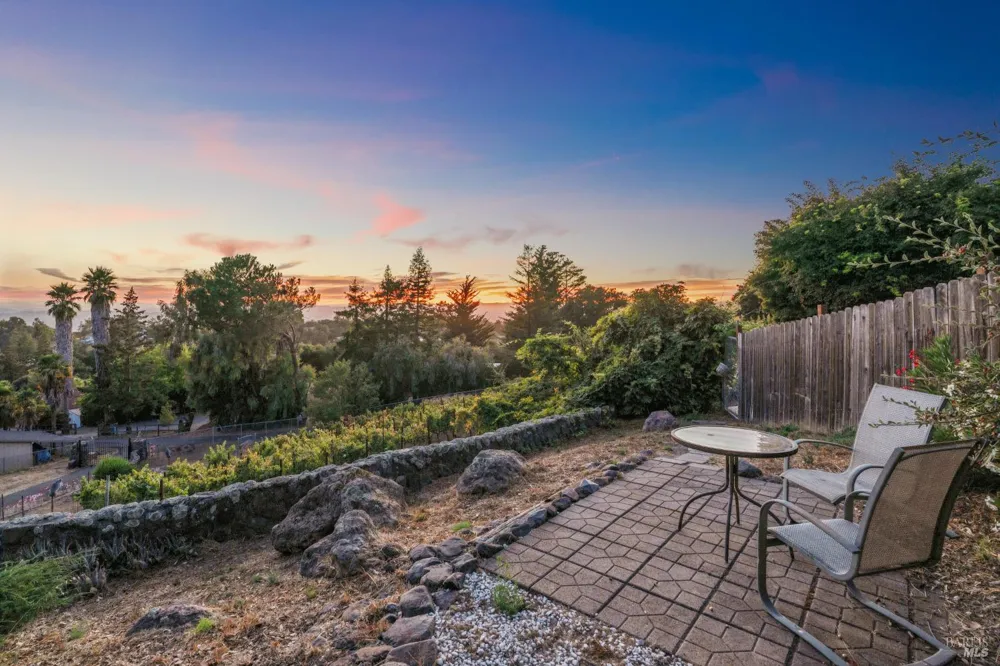 4322 Oakridge Lane Penngrove, CA 94951