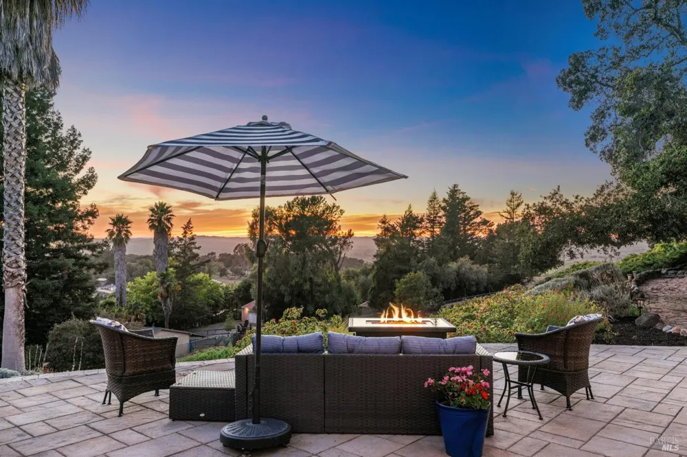 4322 Oakridge Lane Penngrove, CA 94951