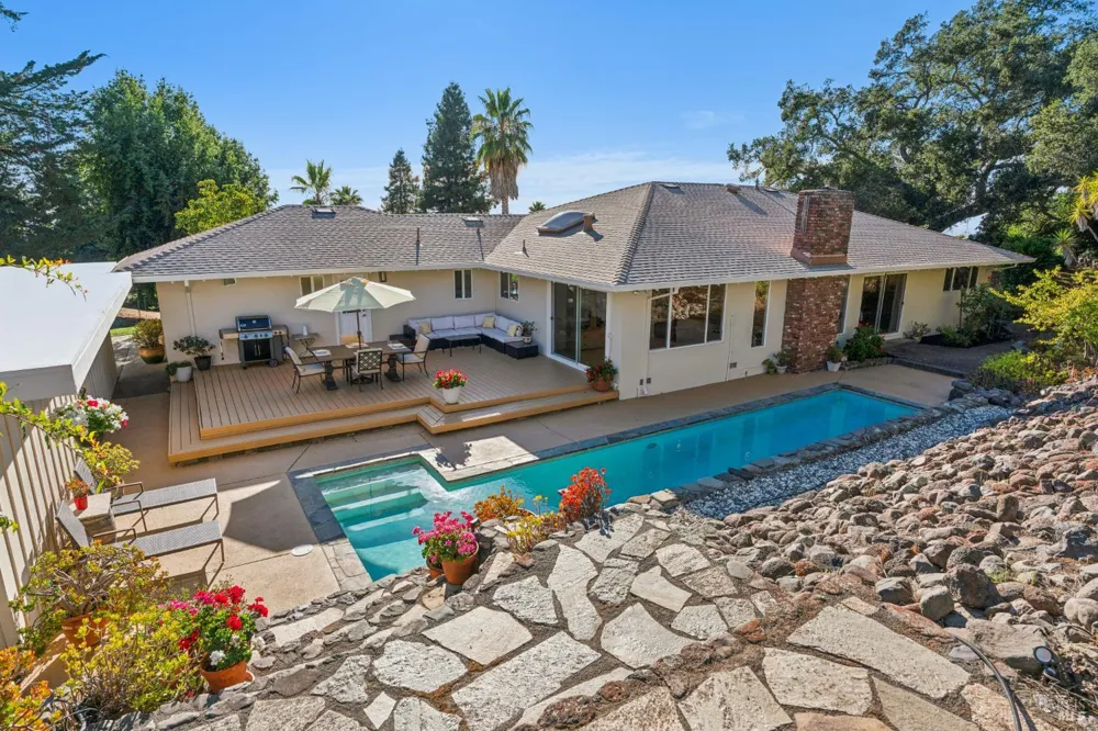 4322 Oakridge Lane Penngrove, CA 94951