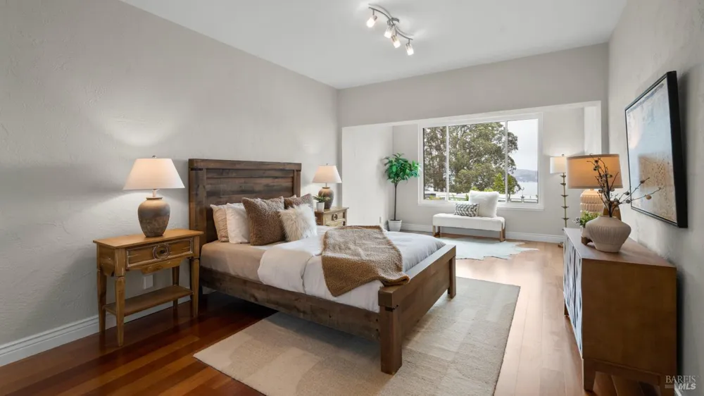 80 Lincoln Drive ##1C Sausalito, CA 94965