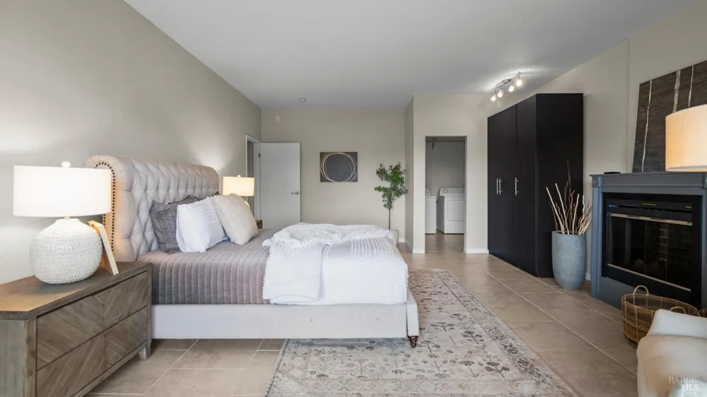 80 Lincoln Drive ##1C Sausalito, CA 94965