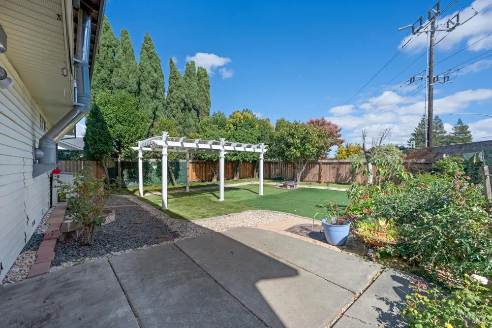 1008 Santa Clara Lane Petaluma, CA 94954