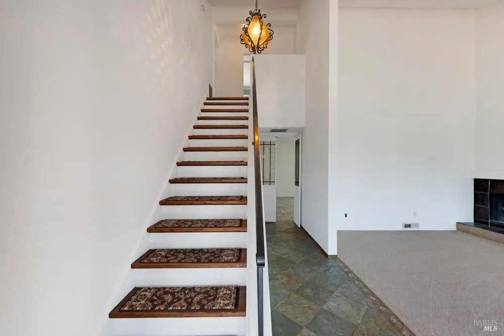 1008 Santa Clara Lane Petaluma, CA 94954