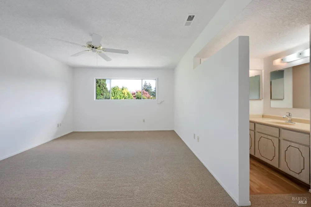 1008 Santa Clara Lane Petaluma, CA 94954