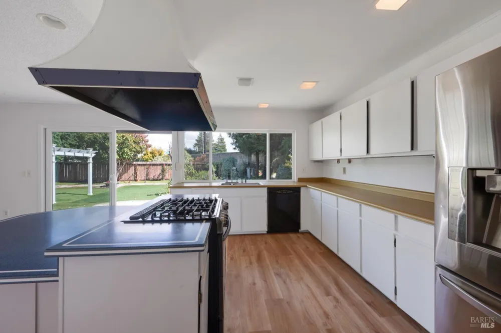 1008 Santa Clara Lane Petaluma, CA 94954