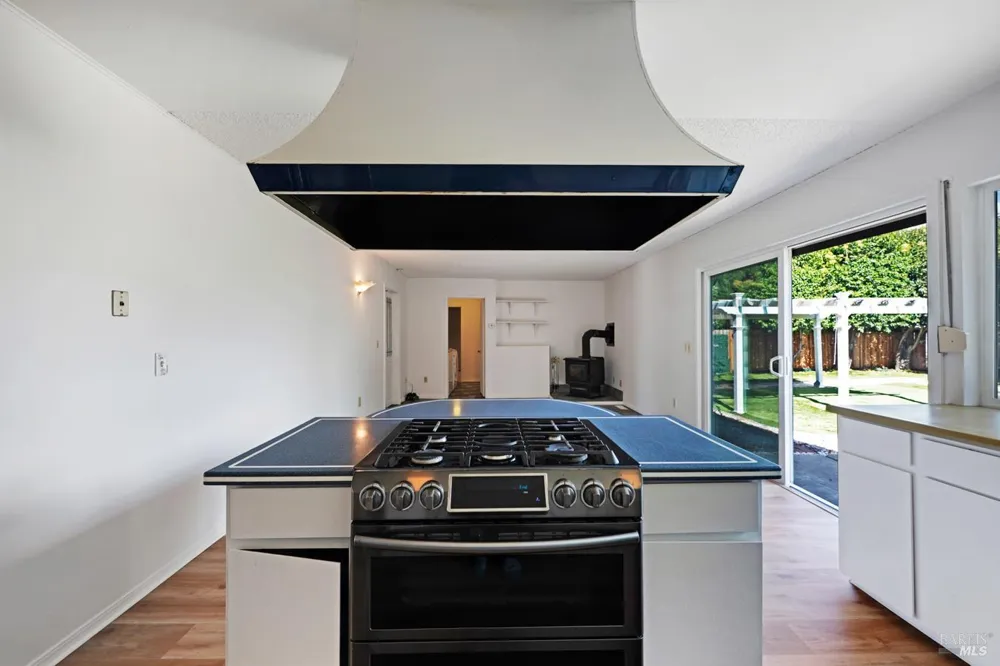 1008 Santa Clara Lane Petaluma, CA 94954