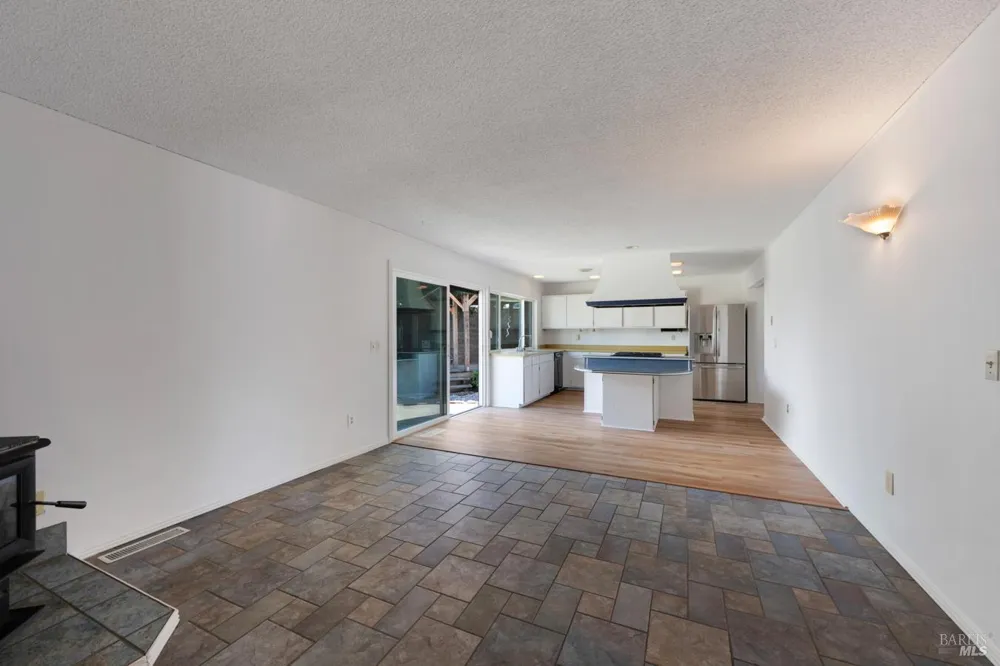 1008 Santa Clara Lane Petaluma, CA 94954