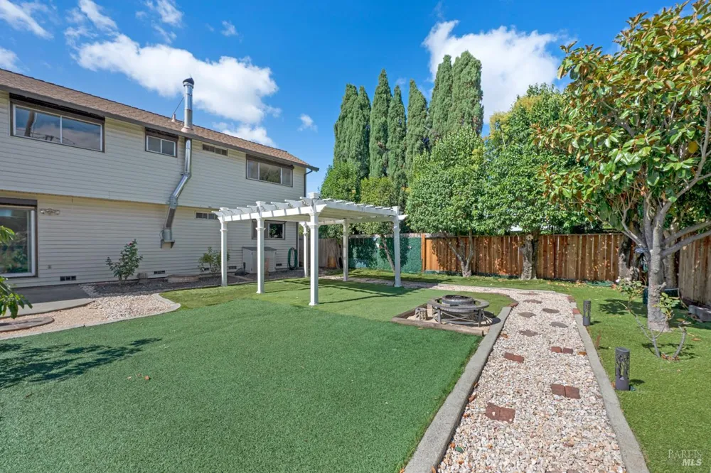 1008 Santa Clara Lane Petaluma, CA 94954