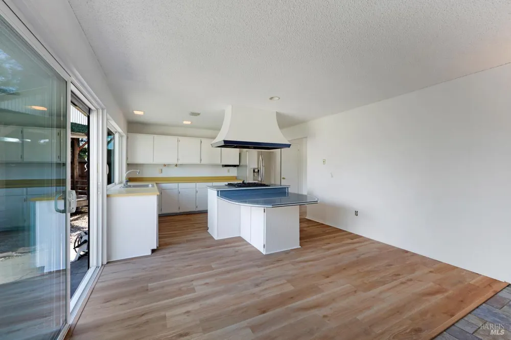 1008 Santa Clara Lane Petaluma, CA 94954