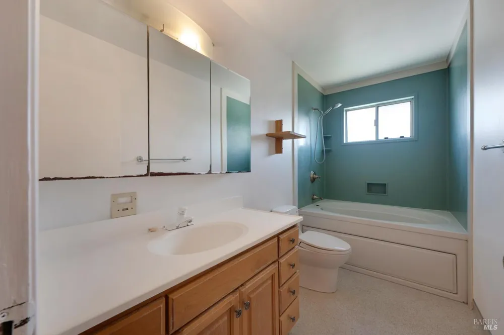 1008 Santa Clara Lane Petaluma, CA 94954