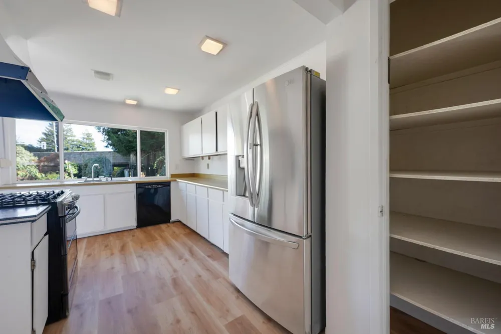 1008 Santa Clara Lane Petaluma, CA 94954